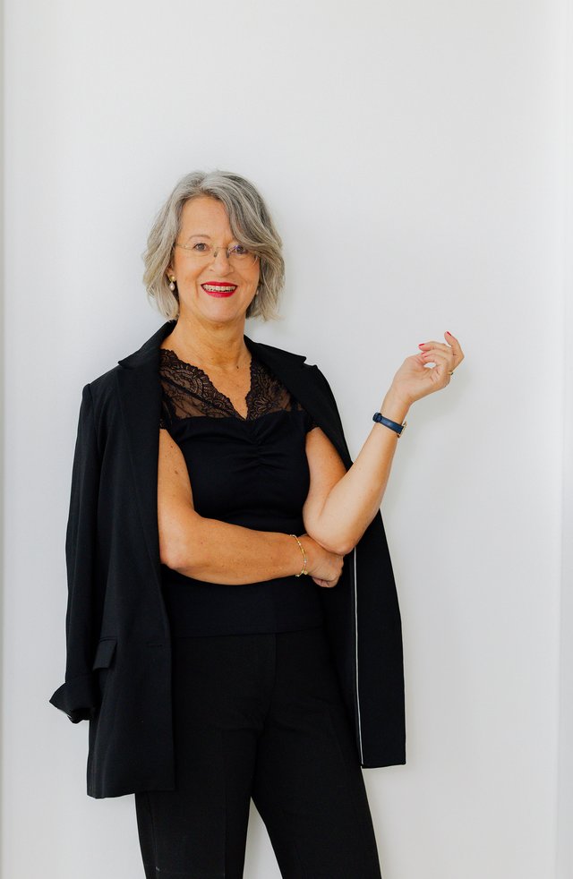 Beate Krasberg im ICONIC Studio Hamburg